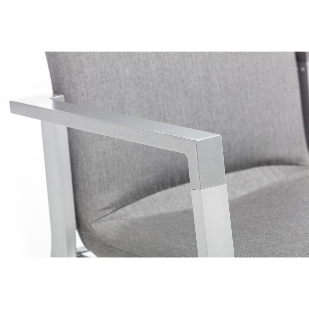 5ff5f95a2284ed3caf4bef61_0106502-7100_RASMUS_Stapelsessel_silber-flanelle_Detail