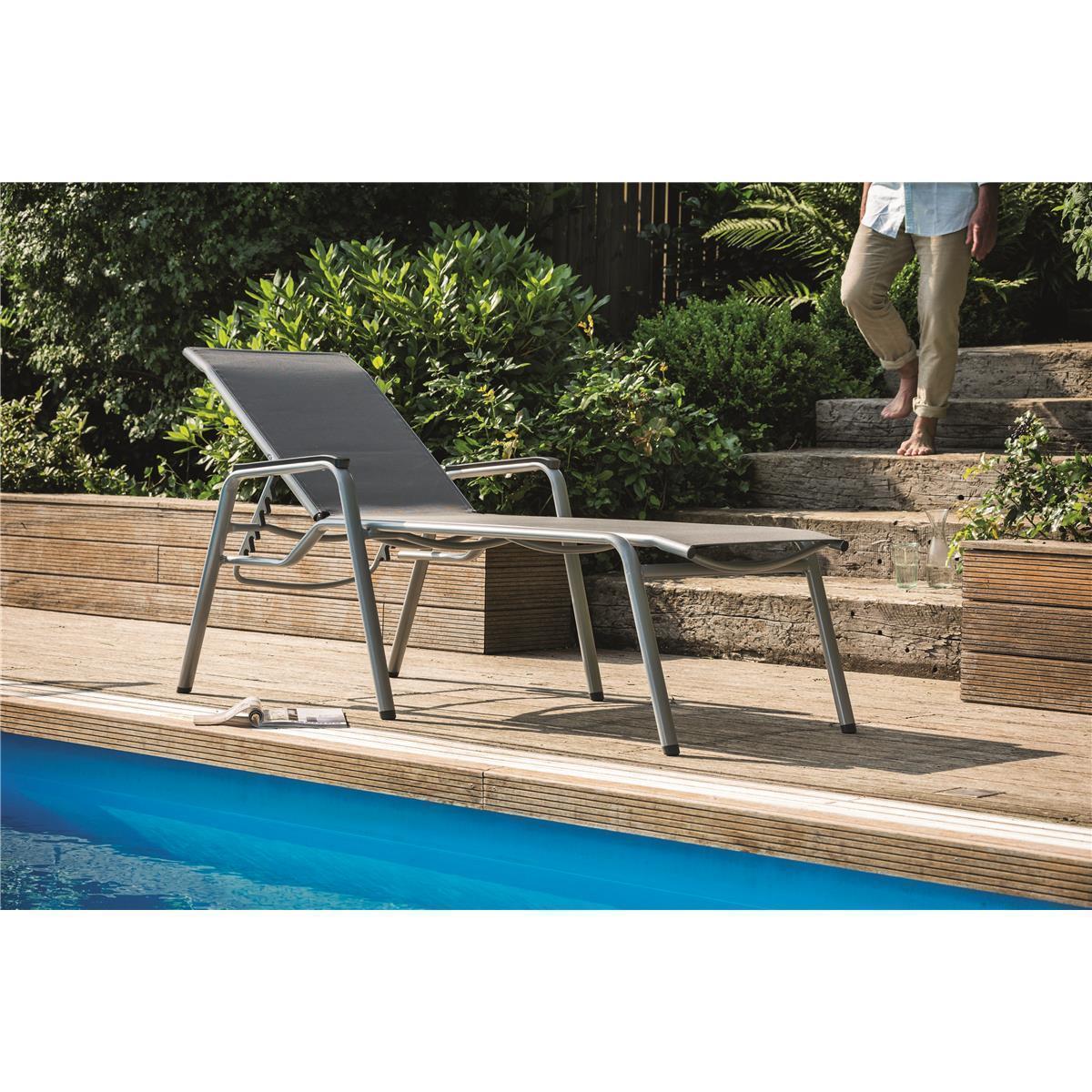 5ff5f95a2284ed29f14bf3a5_0100314-0000_Cirrus_Stapelliege_M1mP